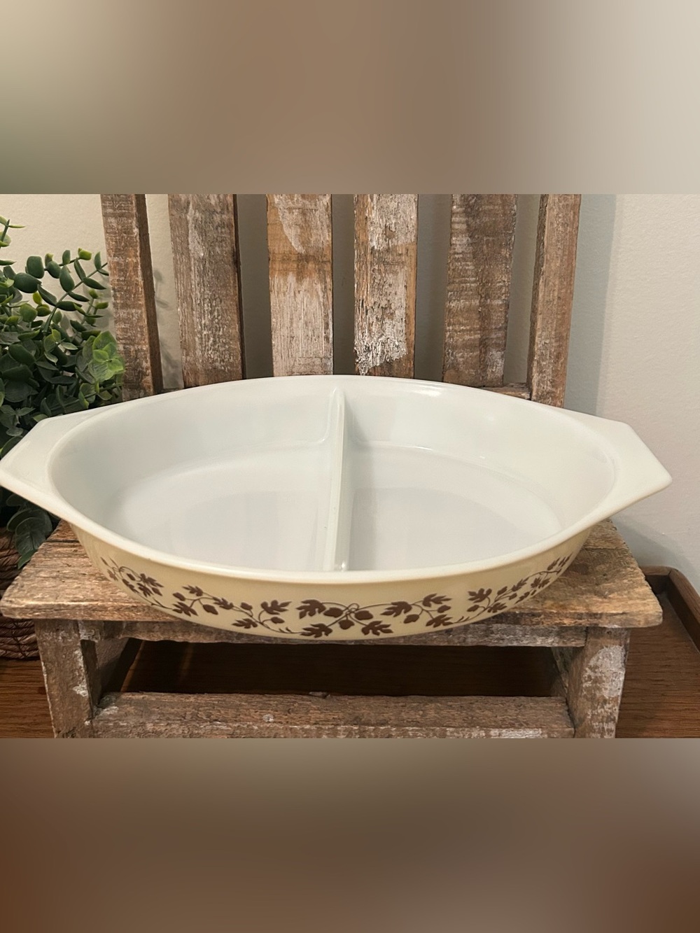 Vintage Pyrex 1 -1/2 qt Divided Serving Baking Dish Gold Leaf Acorn Pattern